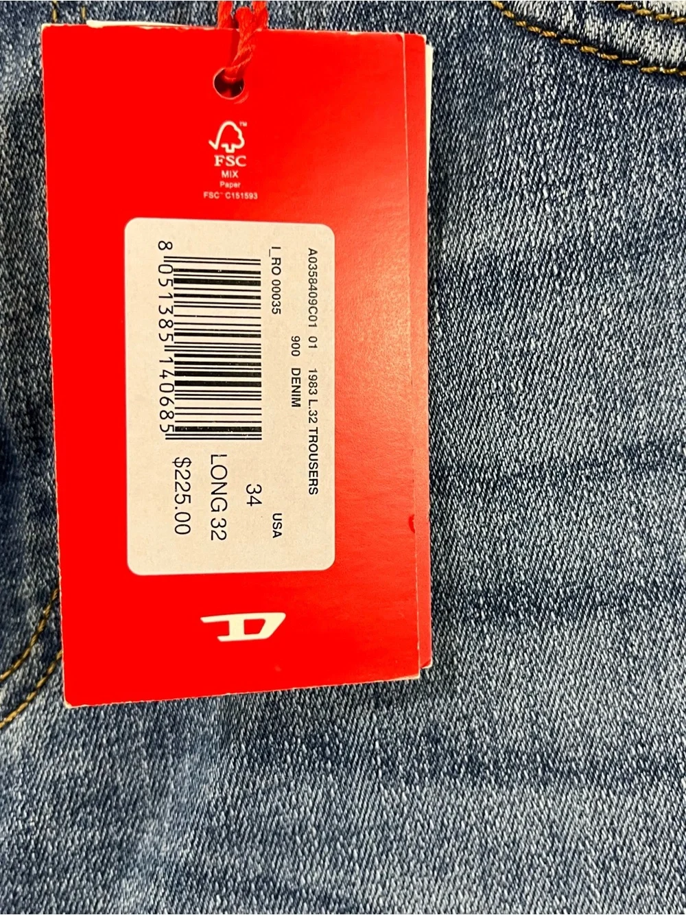 NWT Men’s Diesel 1983-09C01 Light Wash Denim Size 34x32 Raw Hem W/ Defect (Read)